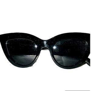 Black Cateye Sunglasses 🕶